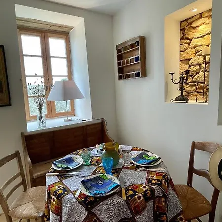 La Guilhelmie, Entre Vallees Du Lot De La Dordogne Bed & Breakfast